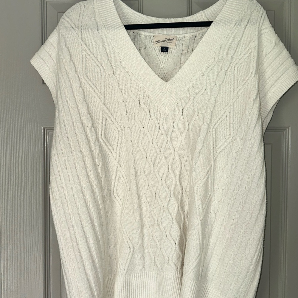 Universal Thread Women's Cream V-Neck Sweater
